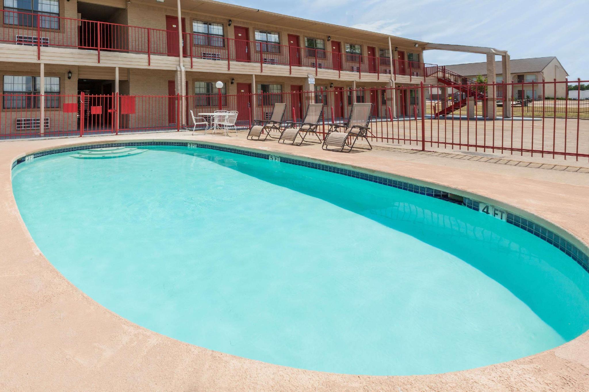 Days Inn & Suites By Wyndham - Canton First Monday Trade Days Kültér fotó