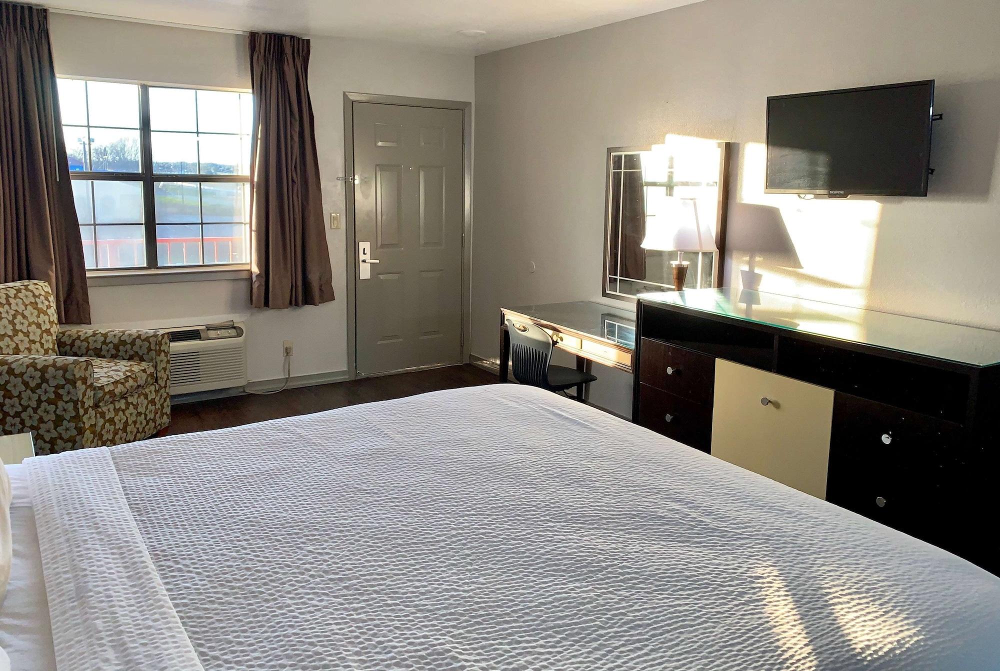 Days Inn & Suites By Wyndham - Canton First Monday Trade Days Kültér fotó